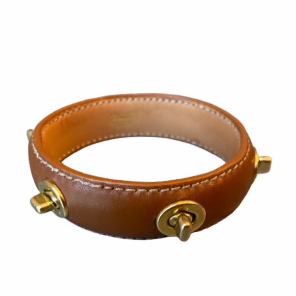 Coach Leather turn lock  bracelet 🩷 excellent condition - Picture 2 of 3